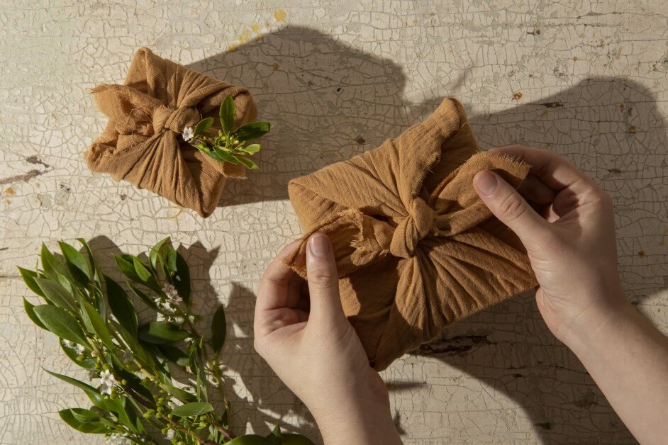 6 Best Eco-friendly Gift-wrapping Ideas for Zero-waste Holiday